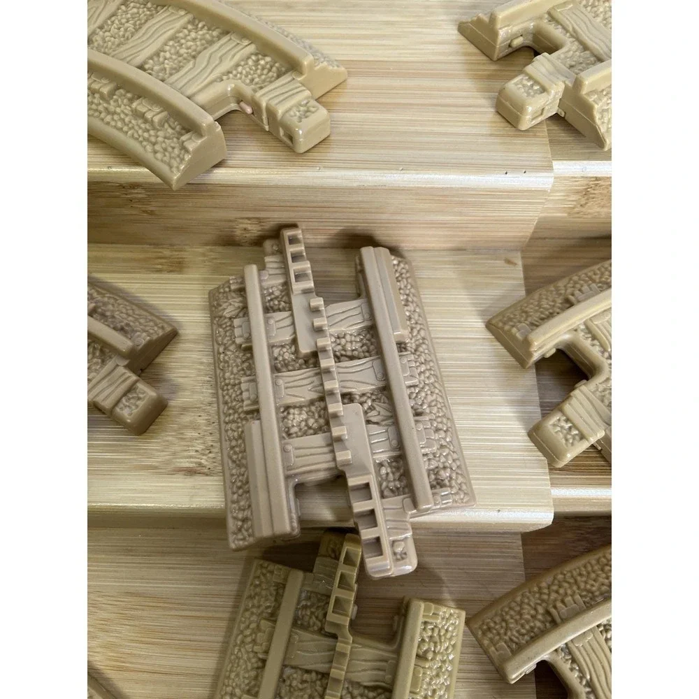 Geotrax ASSORTED Tan Brown Lot Of 18  Replacement‎ Track Piece Geo Trax